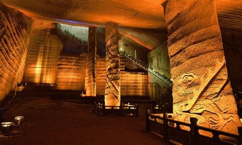 Longyan Taoyuan Cave: Gizemli Bir Dünyaya Açılan Kapı mı, Yoksa Doğayı İnceleyen Bilim Kurgu Filmine mi Benziyor?