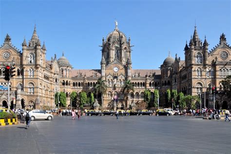 Chhatrapati Shivaji Terminus: Muhteşem Gotik Mimari ve Tarihin Kalbinde Bir Yolculuk!