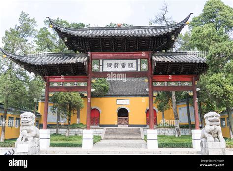  Daming Temple'ın Gizemli Tarihi ve Huzur Veren Atmosferi!