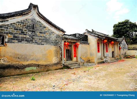 Meizhou Hakka Yerleşimi: Geleneksel Mimari ve Tarihi Bir Yolculuk!