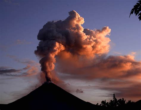 Vito Lava Tour, Güney Sulawesi'da Aktif Bir Volkanın Kalbine Yolculuk!