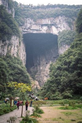  Wulong Mountain: Gökyüzüne Dokunan Bir Ejderha!